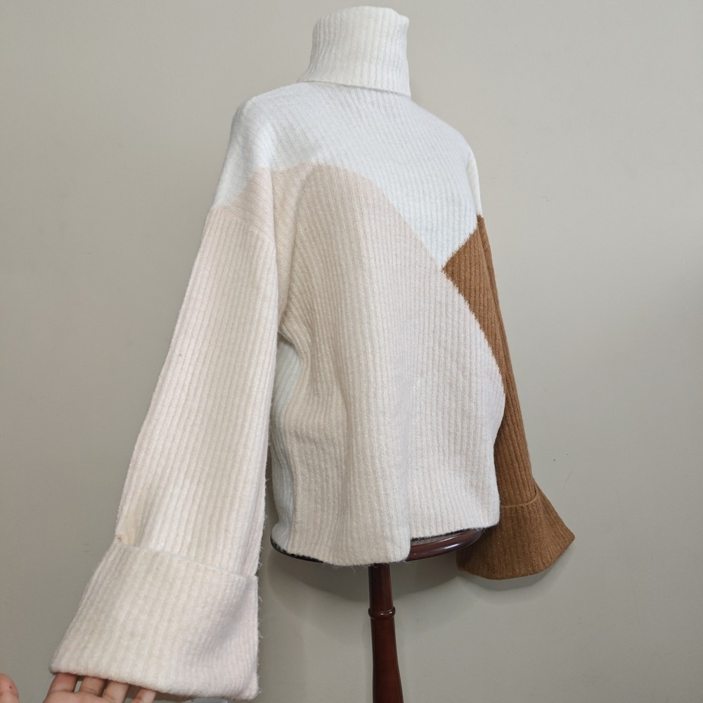 JustFab Women's Turtleneck Sweater Flare‎ Sleeve Pink Brown White Colorblock